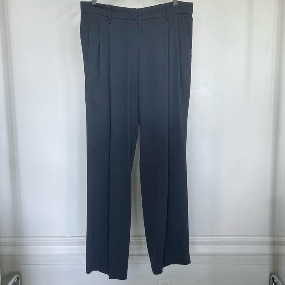 Brunello Cucinelli 100% silk flowy pleated front trousers. 🖤 - Picture 5 of 7